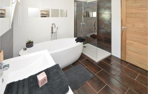 Holiday Home St Nazaire De Ladarez St-1262