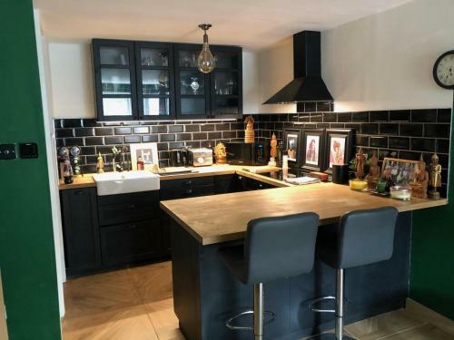 Apartamento Unique 1bd Flat Surbiton Fast Links To London City