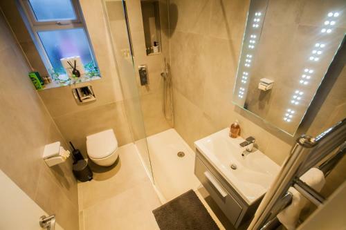 Surbiton Luxury Garden House