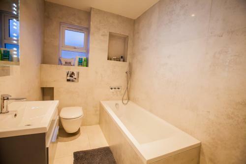 Surbiton Luxury Garden House