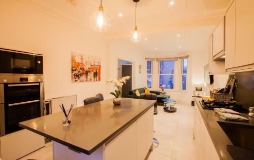 Surbiton Luxury Garden House