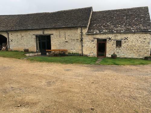 The Barn, Boundary Court