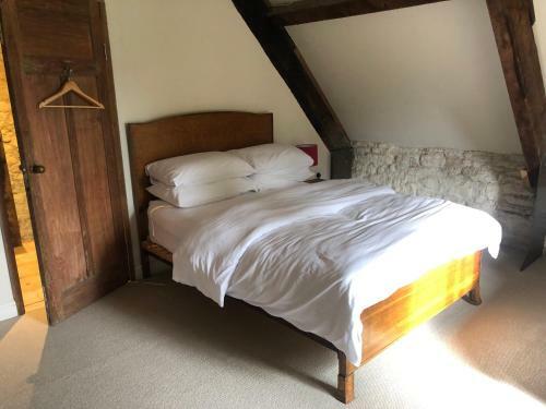 The Barn, Boundary Court