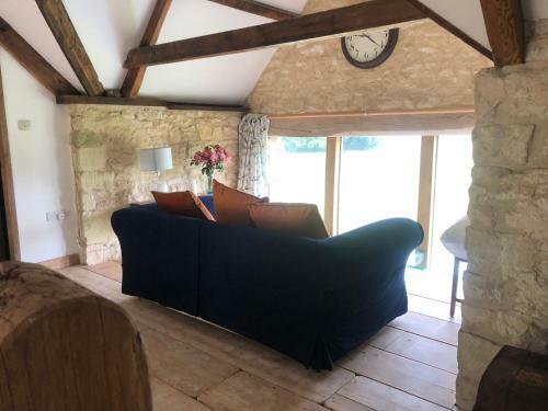 The Barn, Boundary Court