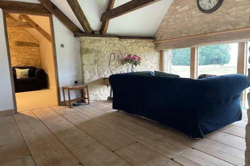 The Barn, Boundary Court