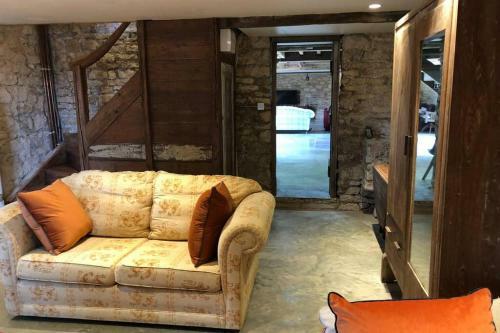 The Barn, Boundary Court