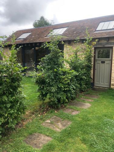 The Barn, Boundary Court