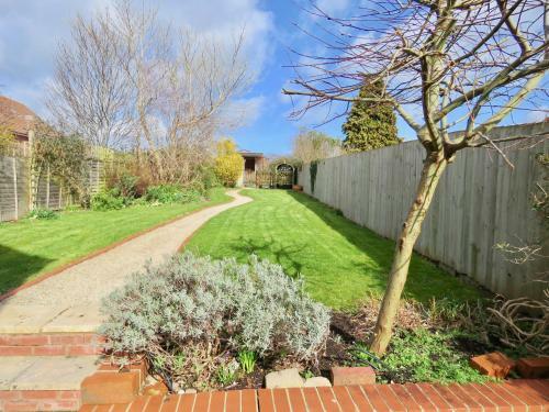 Lyndale House - Exclusive Use, Self Catering, Fpventures Stroud