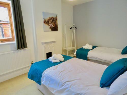 Lyndale House - Exclusive Use, Self Catering, Fpventures Stroud