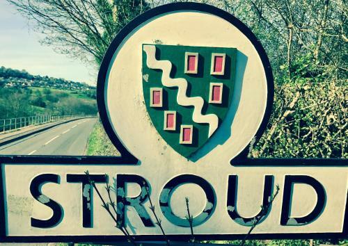 Lyndale House - Exclusive Use, Self Catering, Fpventures Stroud
