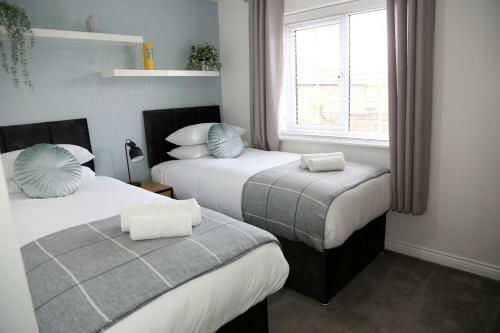 Modern Coach House With Off-street Parking & Wifi
