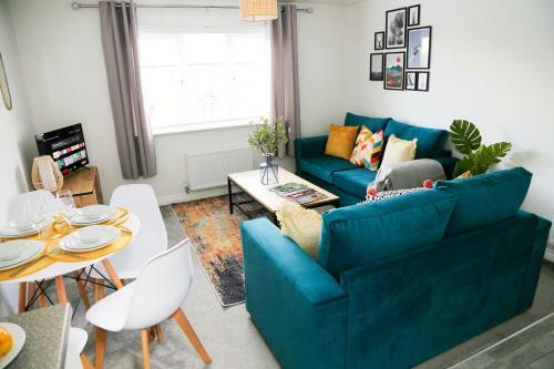 Modern Coach House With Off-street Parking & Wifi