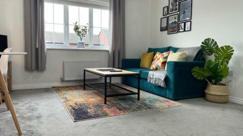 Modern Coach House With Off-street Parking & Wifi