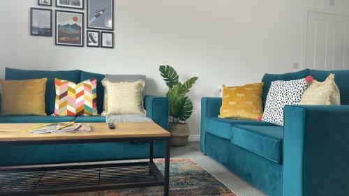 Modern Coach House With Off-street Parking & Wifi