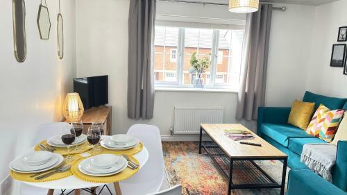 Modern Coach House With Off-street Parking & Wifi