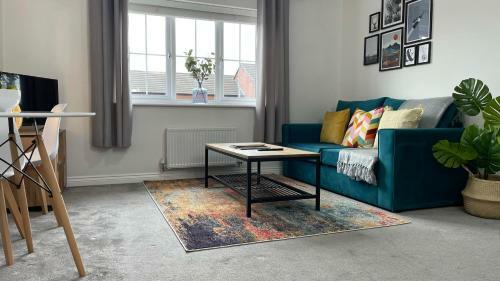 Modern Coach House With Off-street Parking & Wifi