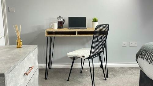 Modern Coach House With Off-street Parking & Wifi