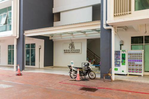 Boulevard Service Apartment At Jalan Kuching