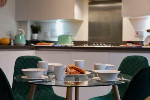 Luxury 2 Bed Apartment With Parking Near London