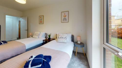 Luxury 2 Bed Apartment With Parking Near London
