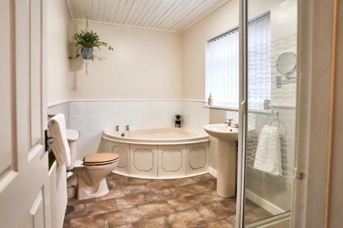 Contractors Book Now! Sleeps 5 - Modern & Relaxing