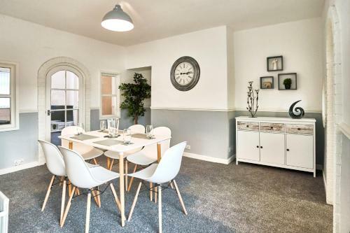 Contractors Book Now! Sleeps 5 - Modern & Relaxing