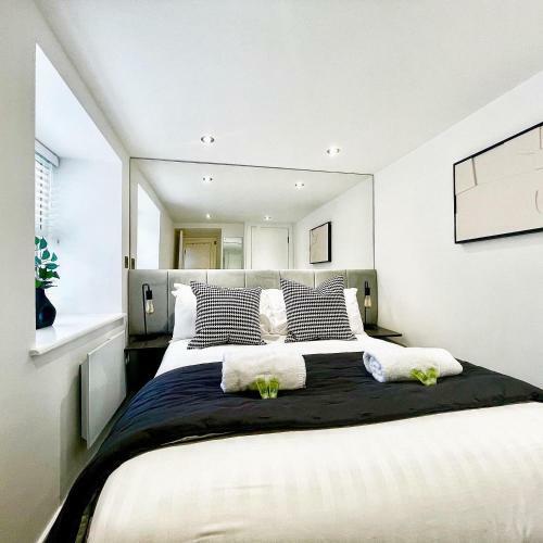 Entire Modern One Bed Apartment *roker Sea Front*