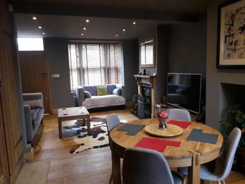 Grove Road Cottages - Group Bookings