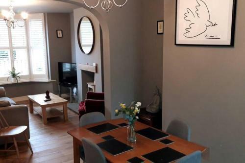 Grove Road Cottages - Group Bookings