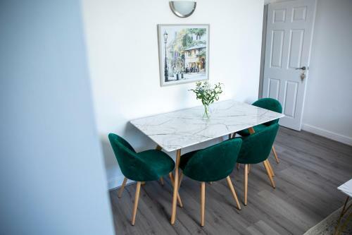 Modern Townhouse Apartment With Free Wifi & Netflix