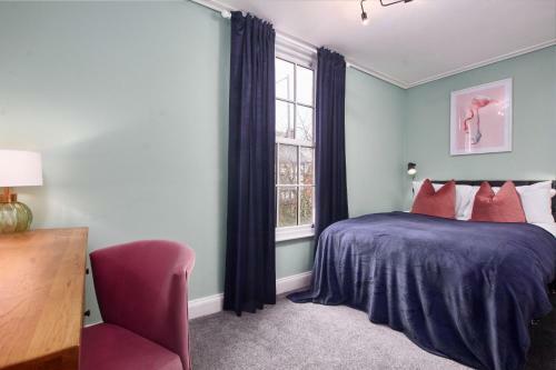 Stunning Central Apartment Sleeps 6 W/parking