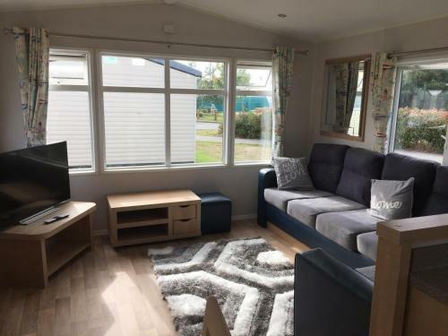 3 Bedroom 2 Bathroom Prestige Caravan Presthaven Sands
