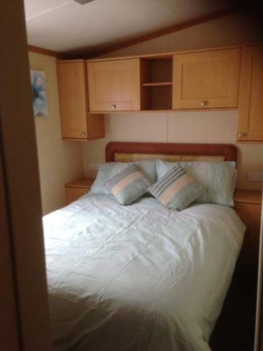 3 Bedroom 2 Bathroom Prestige Caravan Presthaven Sands