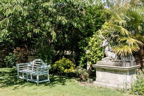 Magnificent Clarence Cottage!
