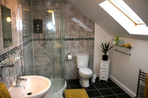 Bed & Breakfast Highworth House