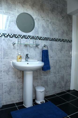 Bed & Breakfast Highworth House