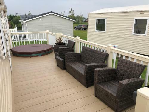 4 Bedroom 10 Berth Caravan Tattershal Lakes