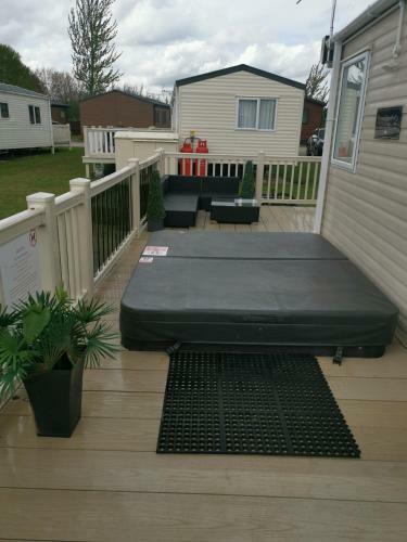 Static Caravan With Hot Tub