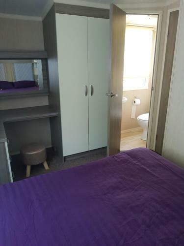 3 Bedroom Caravan With Hot Tub Tattershall Lakes