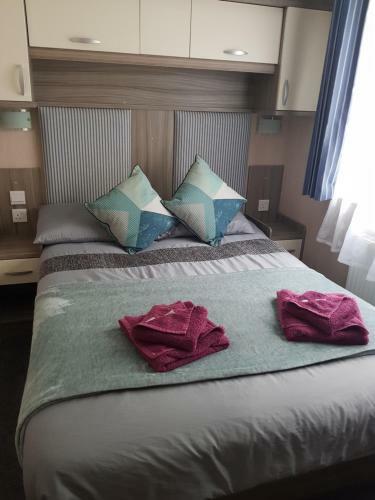 3 Bedroom Caravan With Hot Tub Tattershall Lakes