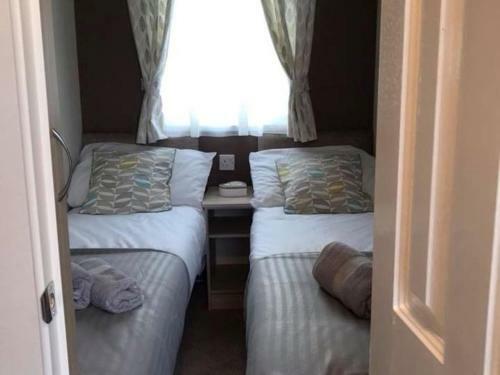Caravans Tattershall Lakes