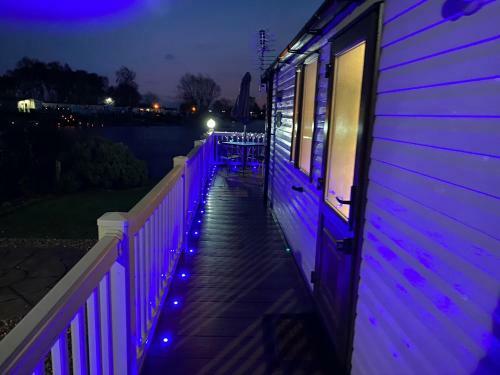 Lakeside Retreat 3