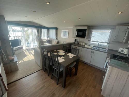 Lakeside Retreat 3