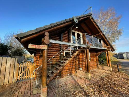 Woodpecker Log Cabin - Tattershall Lakes