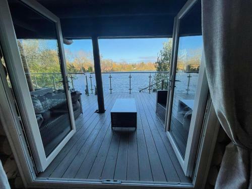 Woodpecker Log Cabin - Tattershall Lakes