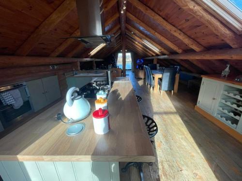 Woodpecker Log Cabin - Tattershall Lakes