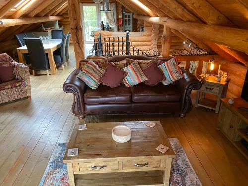 Woodpecker Log Cabin - Tattershall Lakes