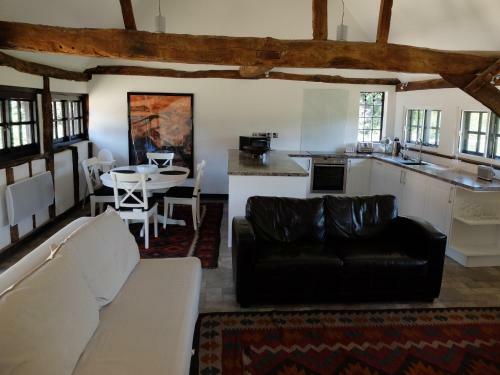 Lodge The Thatched Barn