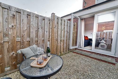 Lovely 2 Bedroom Apartment With Parking