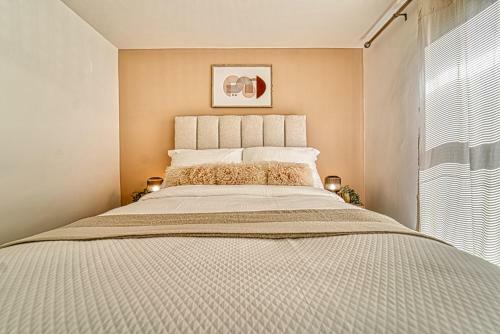 Lovely 2 Bedroom Apartment With Parking